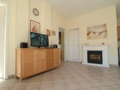 Wohnzimmer mit Elektrokamin