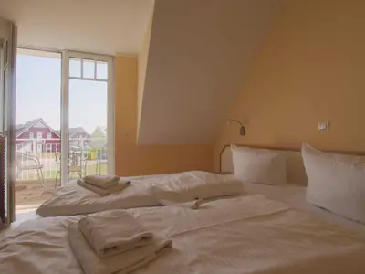 Schlafzimmer mit Doppelbett