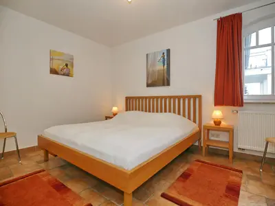 erstes Schlafzimmer mit Doppelbett