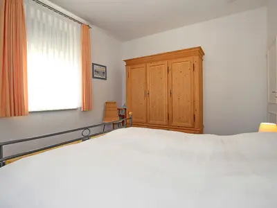 erstes Schlafzimmer mit Doppelbett