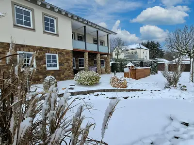 Hausansicht im Winter 1