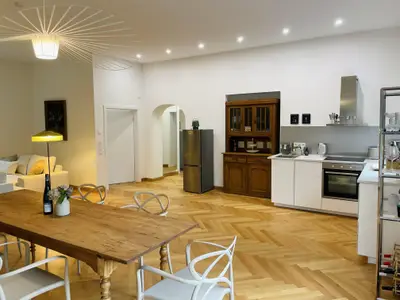 Blick in den Koch- und Essbereich