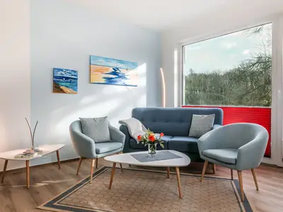 das helle und gemütlcihe Wohnzimmer in der Villa Bergfrieden Terrassenhaus