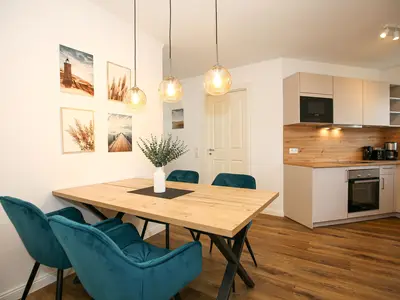 Essbereich mit Blick zur Küche