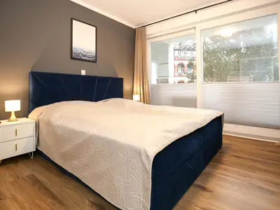 Schlafzimmer mit Boxspringbett