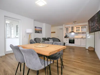 Wohnzimmer mit Essbereich