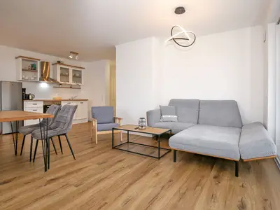 Wohnbereich mit Sofa und Sessel