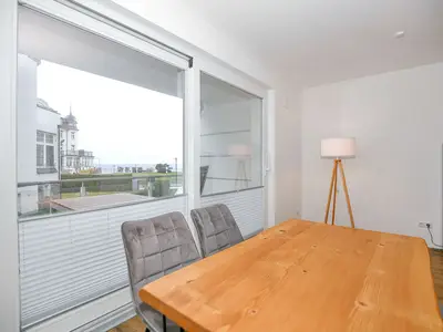 Essbereich mit Blick auf die Ostsee