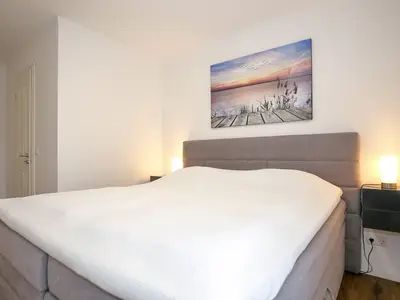 Schlafzimmer mit begehbarem Kleiderschrank