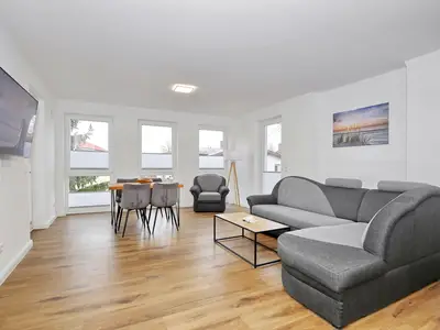 Blick in den Wohn- und Essbereich