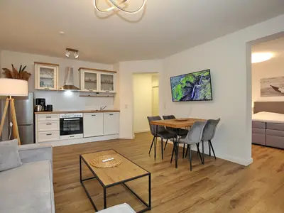 Wohnzimmer mit Esstisch