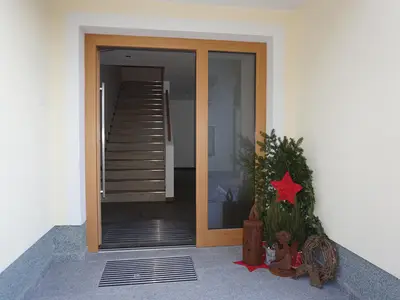 Haupteingang Almzeit