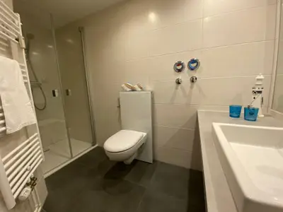 Badezimmer mit Dusche