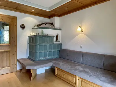 Kachelofen mit Ofenbank