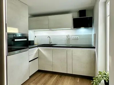 Die moderne Küchenzeile im Erdgeschoss