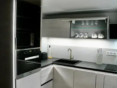 Die moderne und vollausgestattete Küche im Erdgeschoss