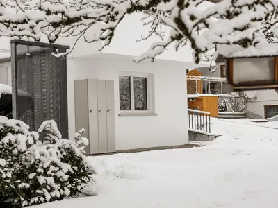 Skikasten und Parkplatz