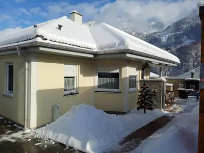 Winter Haus Gallys