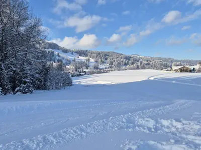 Aussicht von der Loipe zur Dorfkirche