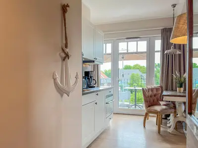 Flur mit Blick zum Wohn-/Essbereich