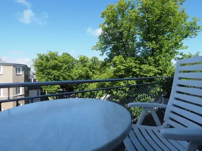 Balkon mit Blick auf den Kurpark