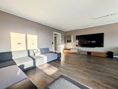 Wohnzimmer mit Blick auf Fernseher