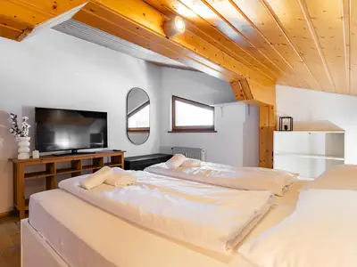 Alpine_Deluxe_Chalet_Schlafzimmer 1 (1)