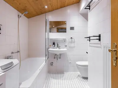 Alpine_Deluxe_Chalet_Badezimmer_WC (1)