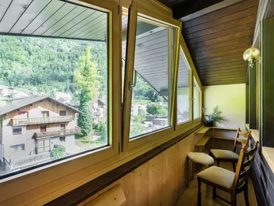 Alpine_Deluxe_Chalet_Balkon