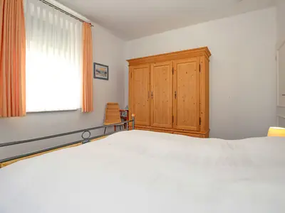 erstes Schlafzimmer mit Doppelbett