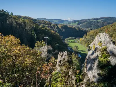 Das weiße Kreuz an der Wäller Tour Bärenkopp