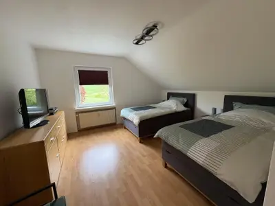 LiFarm HVT 2. Schlafzimmer mit TV
