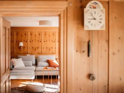 Hus Sigritta von der Stube ins Wohnzimmer