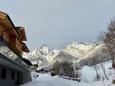 Haus außen_mit Bergpanorama