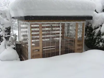Gartenhaus im Schnee