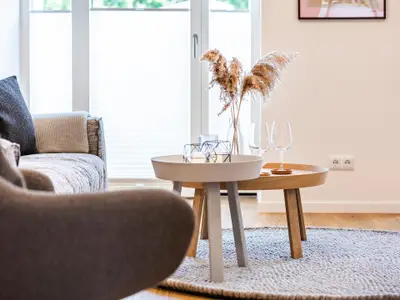 Wohn/Essbereich: Sofa, Sitzbereich, Essbereich, TV-Flachbild, Zugang zur Terrasse