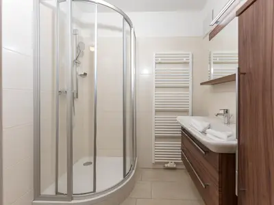 Top 1 - Badezimmer mit Dusche