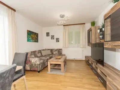 Top 2 - Wohnlandschaft, auch Schlafsofa mit TV