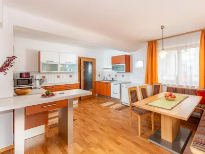 Großzügiger und heller Wohnraum