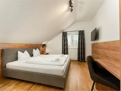 GLOCKNER - Schlafzimmer mit TV