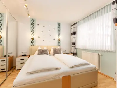 App. Ulli - Schlafzimmer mit Doppelbett
