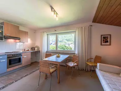 Wurzer Top 1 - gemütliche Wohnküche mit Sofa