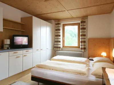 Doppelbett in der Wohnküche Top 4