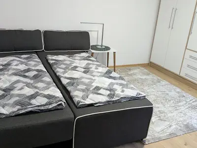 Doppelbett im Dreibettzimmer