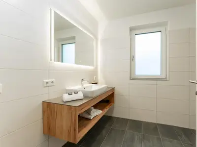 STODER - Badezimmer mit Dusche