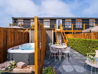 Außenseite Ferienhaus [Sommer]