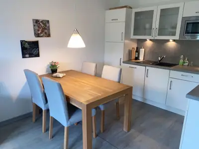 Küche mit Essbereich