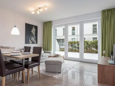 Esstisch mit Balkonblick