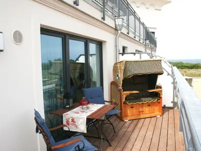 Balkon mit seitlichem Meerblick