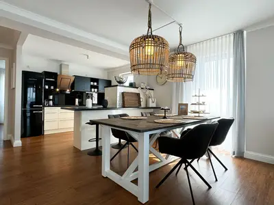 Küche mit Essbereich